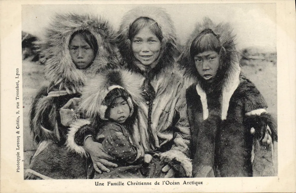 Eine christliche Familie aus dem Arktischen Ozean — Phototypie Lévenq & Cottin, Lyon, rue Tronchet, 9 - Vorderseite