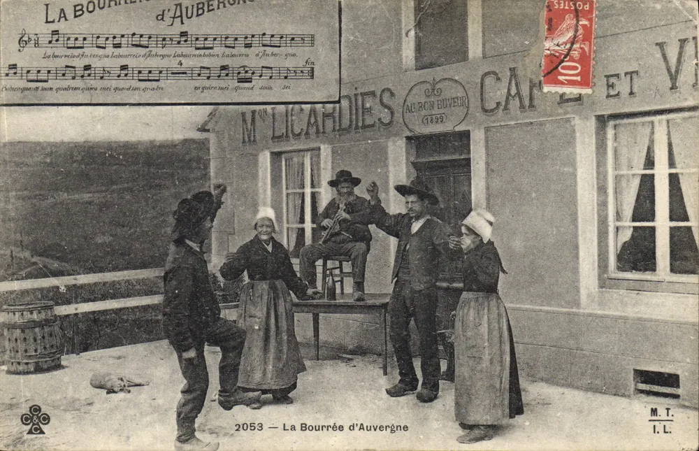 A La Bourrée d'Auvergne — M. Licardies, Aubron Buveur (1899) — M.T. I.L. n°2053 - Frente