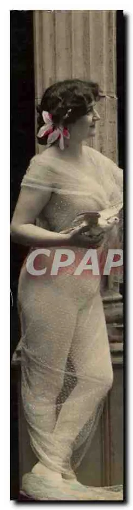 Femme en sari — statue en plein air — éditeur Union Postale Universelle - Vorderseite