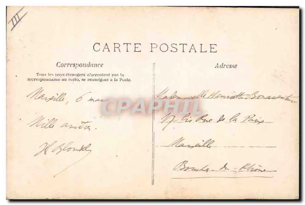 Mulher jovem sorridente — chapéu de penas e laço rosa — D'Arcilly, A.N. Paris - Verso