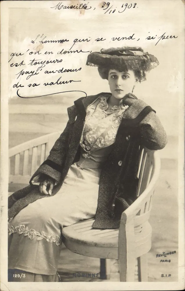 Mulher com chapéu na praia — Marseille, 29/10/1903 — Reutlinger Paris, n°129/3 - Frente