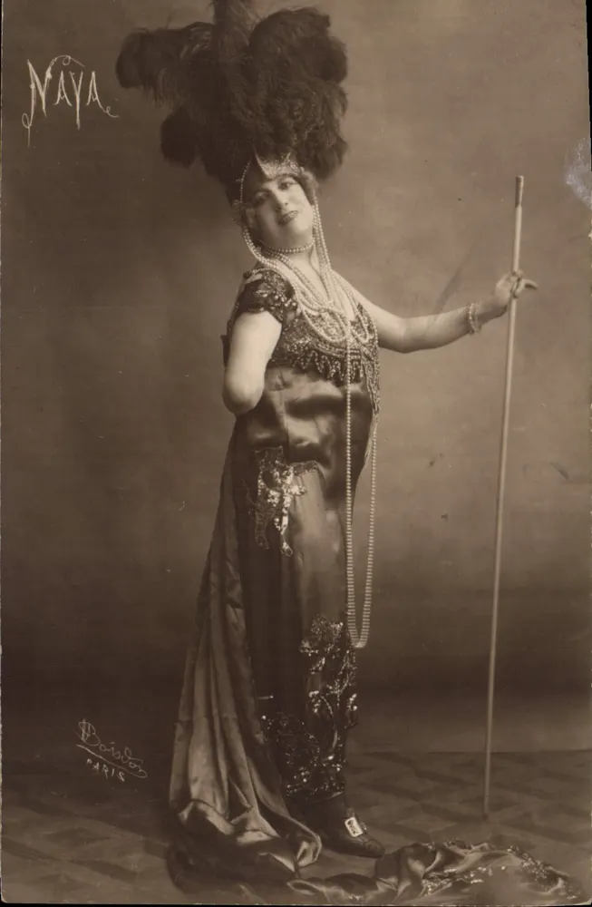 Naya — Exotische Tänzerin in Bühnenkostüm — Doisne, Paris - Vorderseite