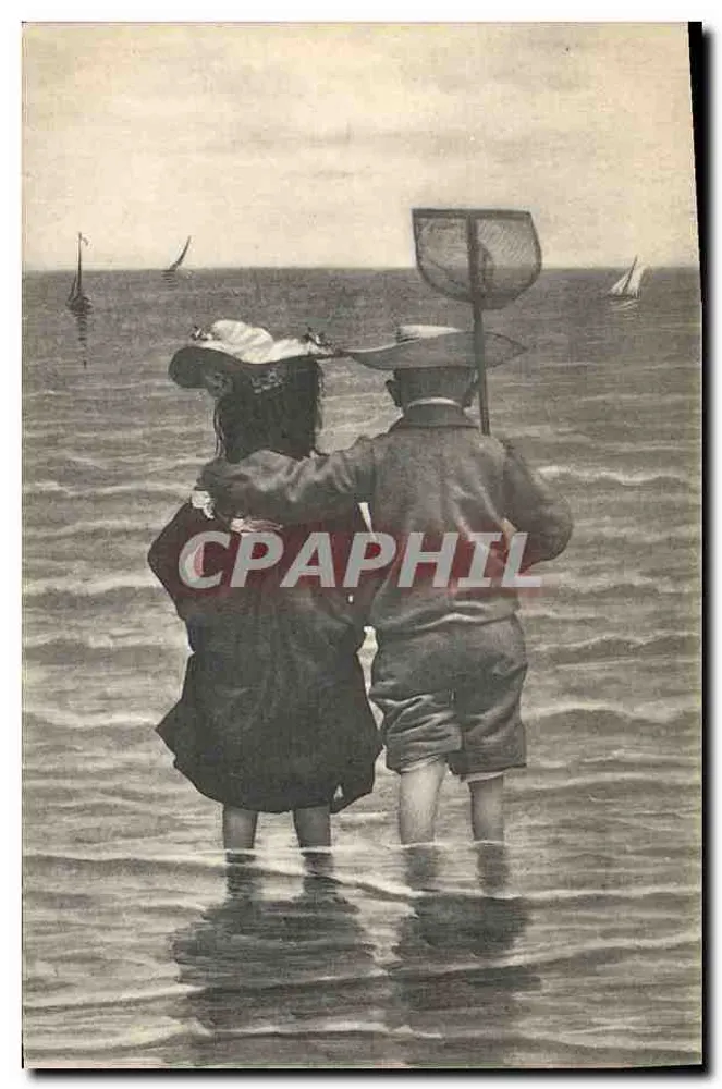 Dois crianças na mar — praia com barcos a vela — série 0618 - Frente