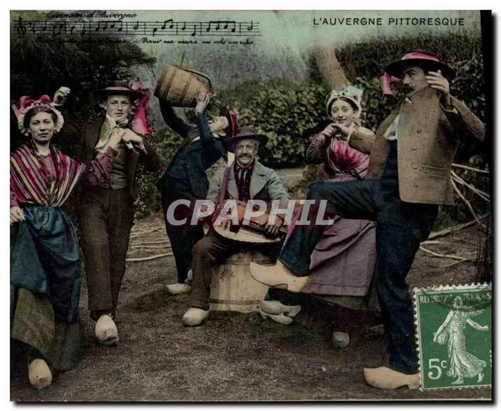 A Auvergne pitoresca — cena de vida local — editor não visível - Frente