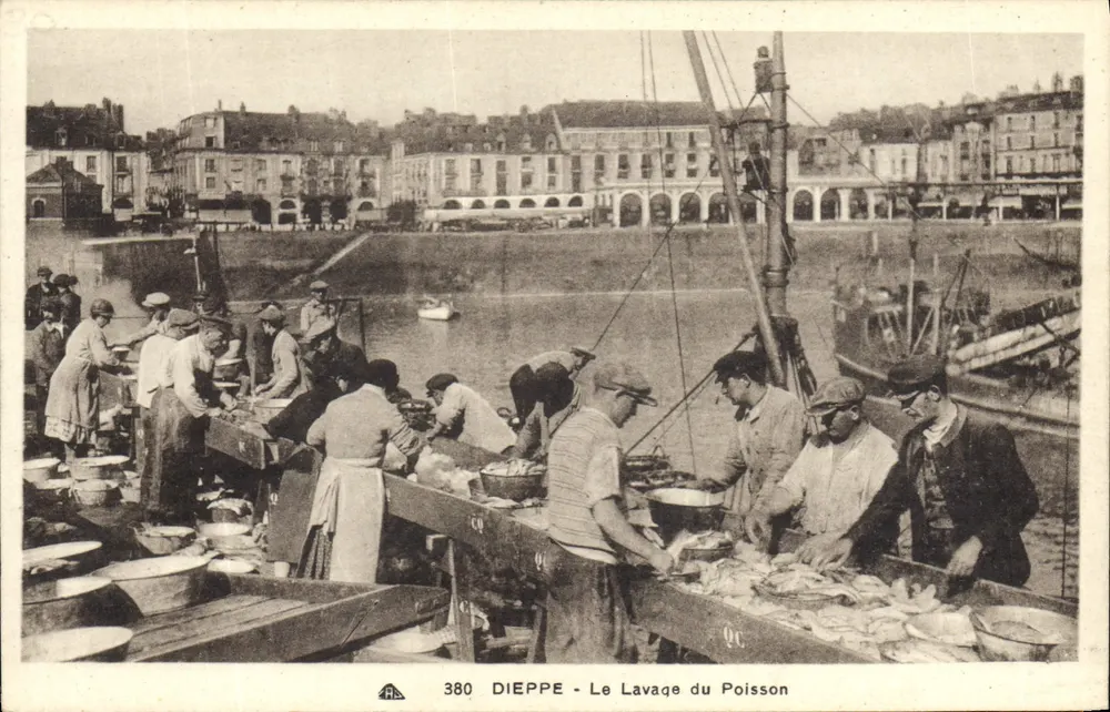Dieppe - A Lavagem do Peixe — n° 380 — editor Cie DL - Arts Photomécaniques - Strasbourg - Frente
