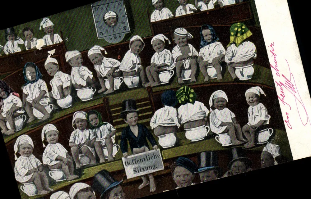 Sessão pública — Crianças em calções e bonés — Série 152 - Frente