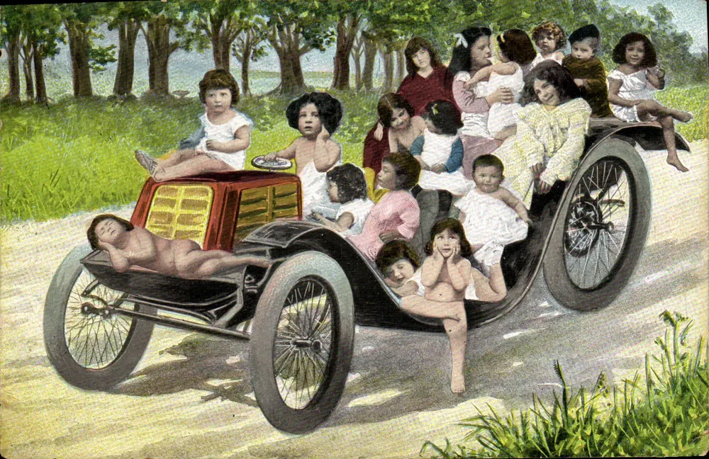 Kinder in einem Auto — Serie 283 — Weltpostverein - Vorderseite