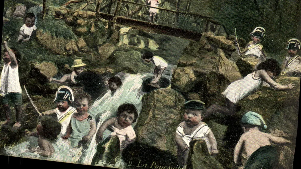 Die Verfolgung — Szene von Kindern, die in einem Bach spielen — AQUA PARIS - Vorderseite