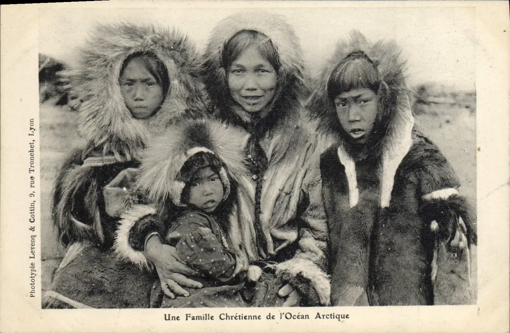 Eine christliche Familie aus dem Arktischen Ozean — Phototypie Levenq & Cottin, Lyon, n°9 rue Tronchet - Vorderseite