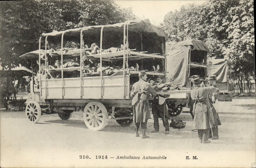 Ambulance Automobile — 1914 — E.M. n°210 - Recto