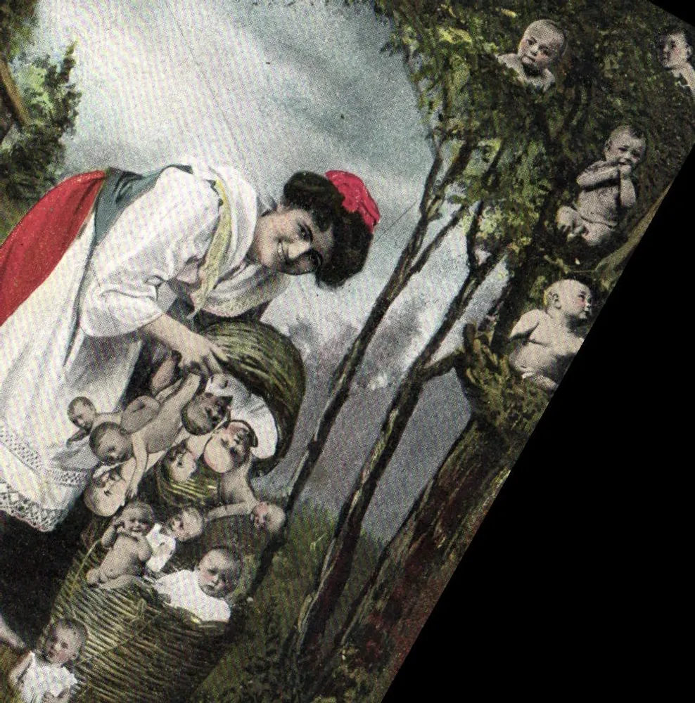 Frau mit einem Babykorb — Babys in einem Baum — Ansichtskarte Serie 790, veröffentlicht von K.V.B. - Vorderseite