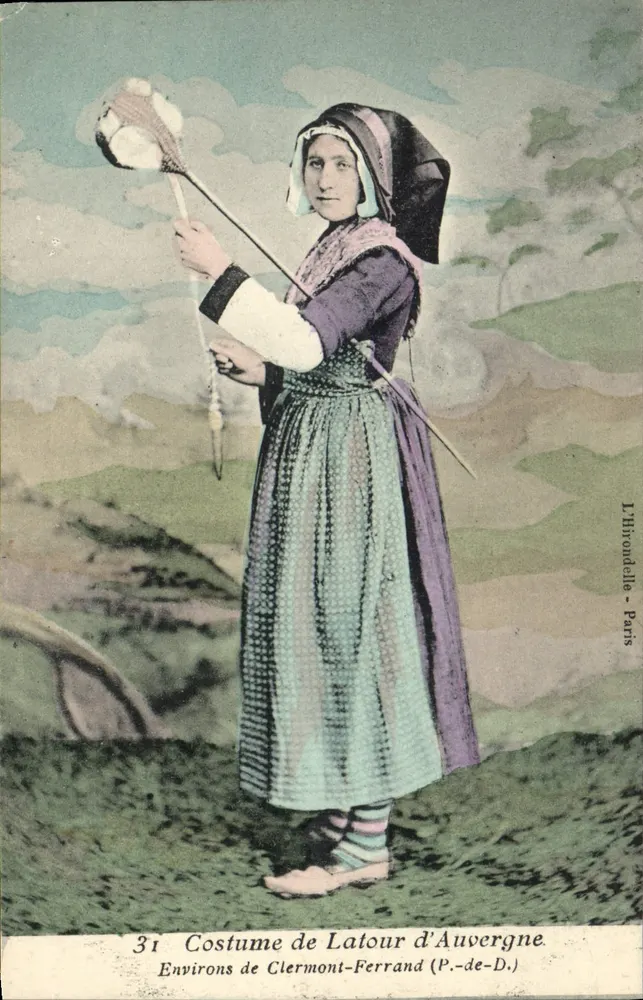 Kleidung von Latour d'Auvergne — Umgebung von Clermont-Ferrand (P.-de-D.) — L'Hirondelle - Paris, n°31 - Vorderseite