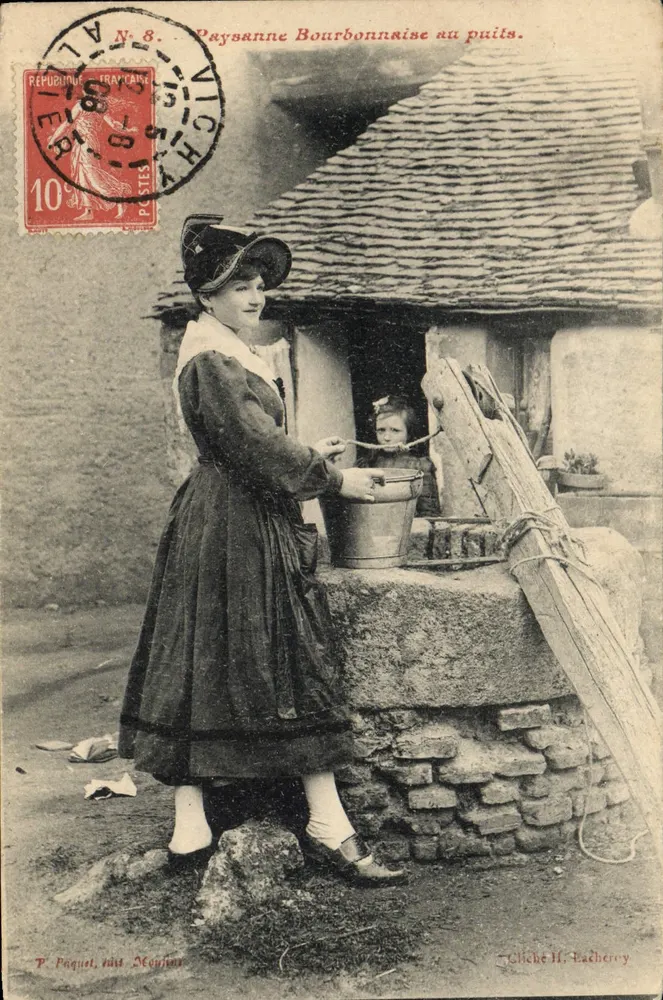 Bourbonnais-Bäuerin am Brunnen — Nr. 8 — Verlag P. Paquet, Mougins — Foto H. Bacheroy - Vorderseite