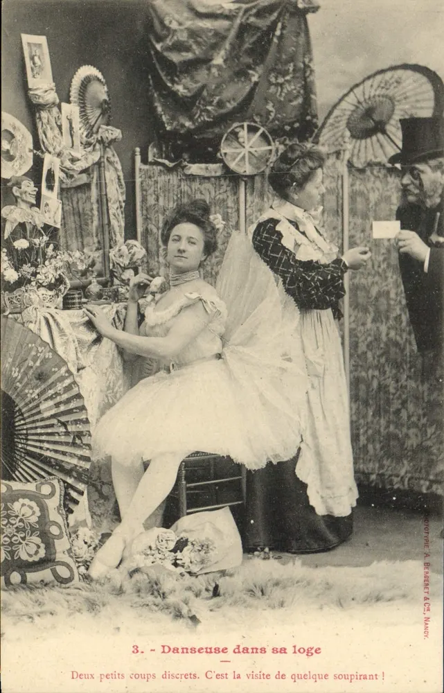 Tänzerin in ihrem Garderobenraum — Theater-Szene — Fotografie A. Beugnery & Cie, Nancy - Vorderseite