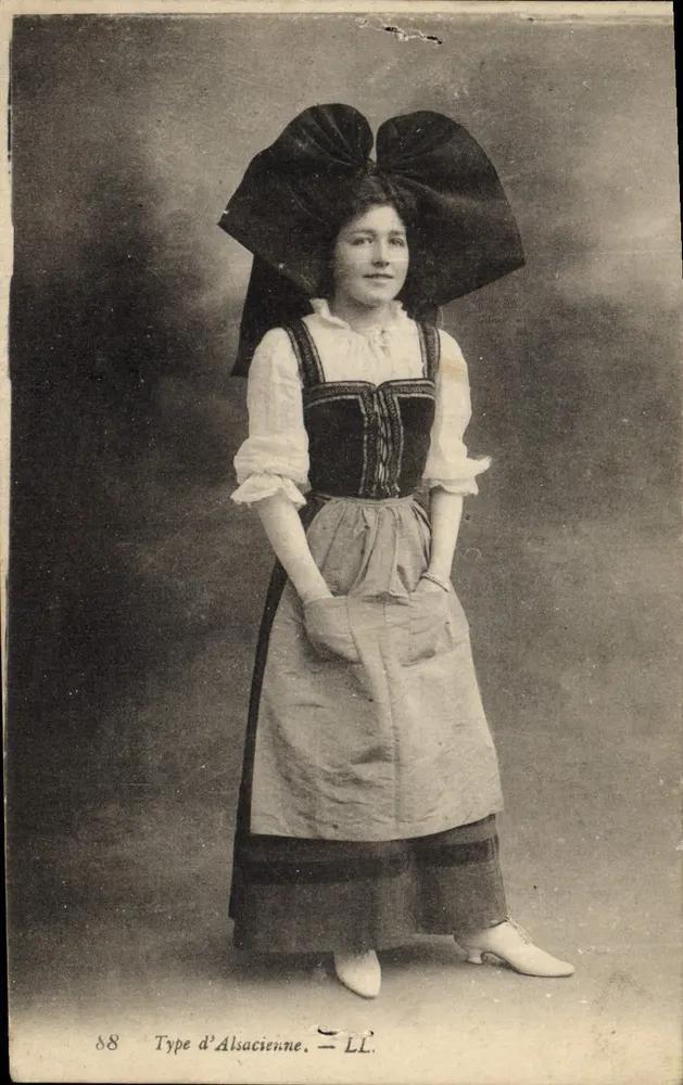 Femme en costume alsacien — Type d'Alsacienne — éditeur LL, n° 88 - Frente