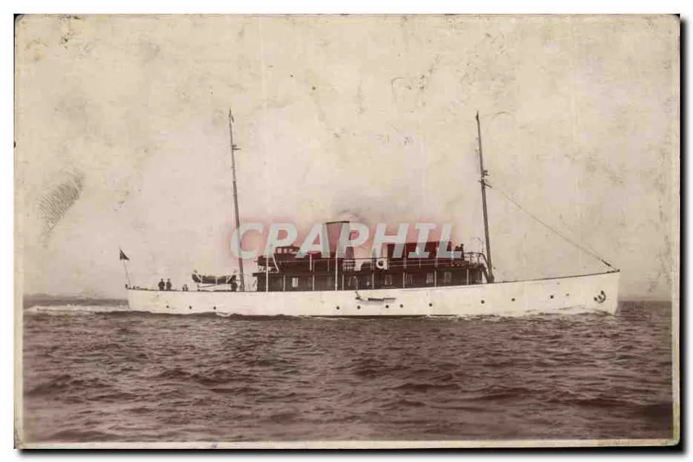 Navio com casco branco — vista no mar — editor desconhecido - Frente