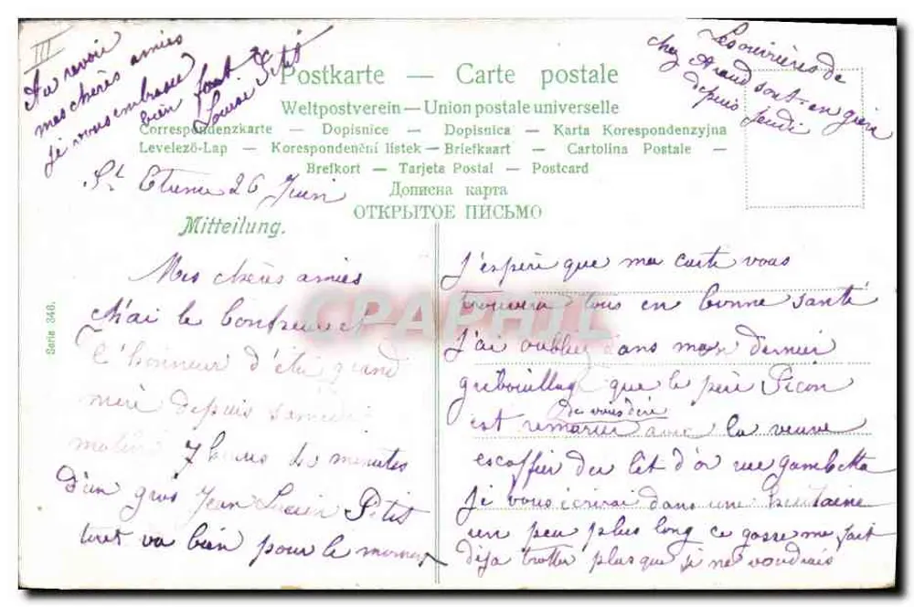 Mulher segurando dois filhos — em frente a uma casa de tijolos e trepadeiras — editoria União Postal Universal, série 2640 - Verso
