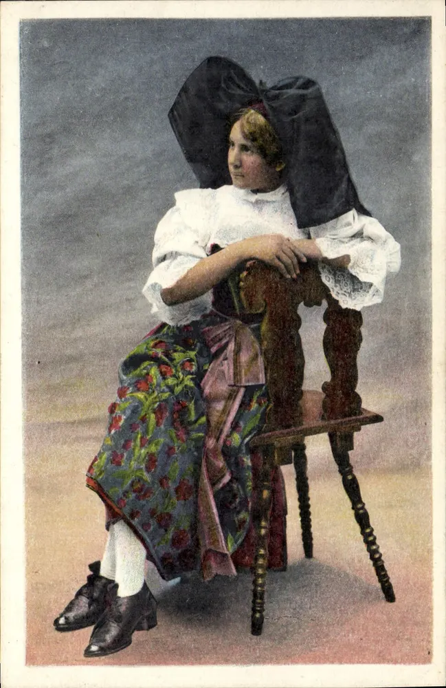 Mulher alsaciana — traje tradicional — Cie des Arts Photomécaniques - Schiltigheim - Frente