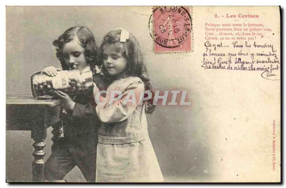 Zwei Kinder spielen mit einer Kirschenflasche — Phototype A. BORDEZ & Cie, MARSEILLE - Vorderseite