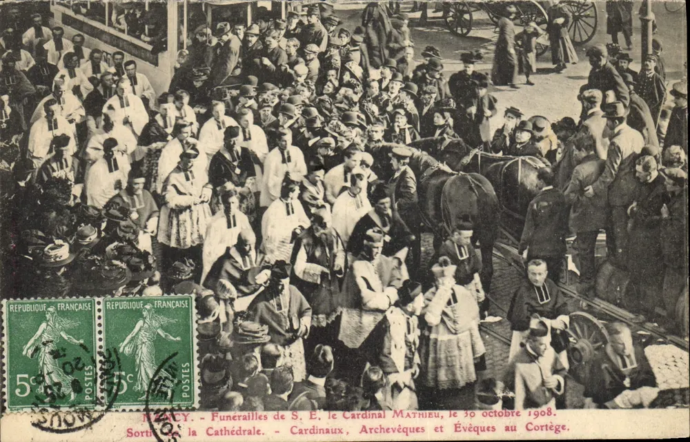 नैंसी - सैन एले कार्डिनल मैथियू के समाधि समारोह, 30 अक्टूबर 1908। कैथेड्रल से बाहर निकलते समय - कार्डिनल, आर्कबिशप और बिशप प्रोसेशन में - आगे