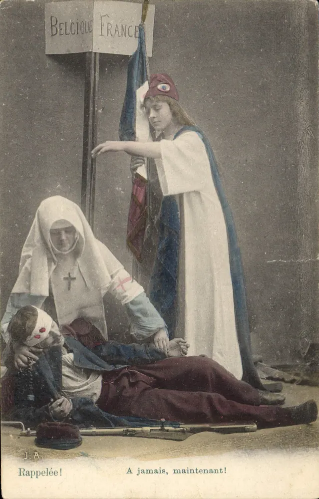Sujet : Femme en tenue de soignante aidant un blessé — éditeur J.A. — Série 12 No. 10 - Vorderseite