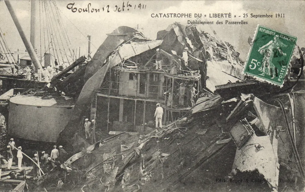 Katastrophe des « Liberté » — Beseitigung der Passerelles — Édit. Esper & Ghiaquilli - Couloum - Vorderseite
