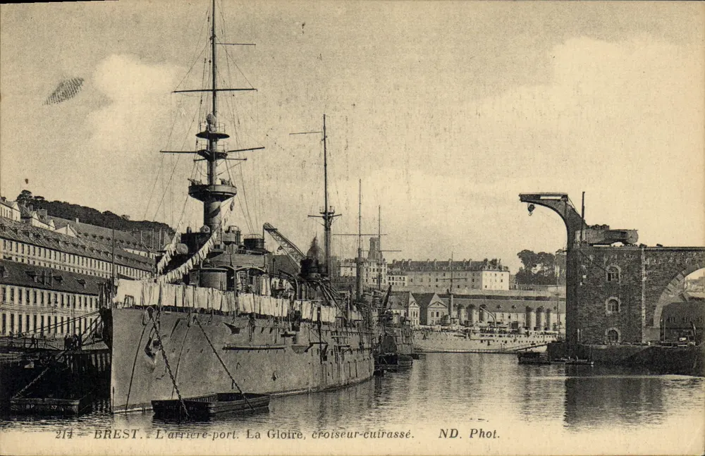 BREST - Der Hinterhafen. Die Gloria, Panzerschiff — ND. Foto n°214 - Vorderseite