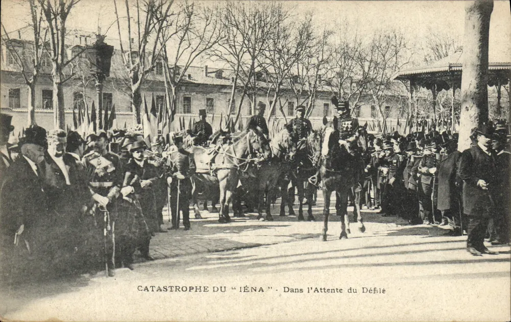 Catastrofe del "Iéna" — In attesa del Passaggio — Atelier de Photographie Guenée, Marsiglia - Recto