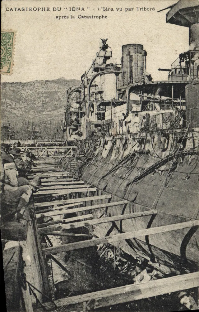 Katastrophe des "Iéna" — Das Iéna aus der Sicht von Tribord — Verlag: Artelier de Phototype Guernea, Marseille - Vorderseite