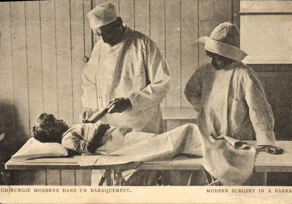 Moderne Chirurgie in einem Barackenlager — American Committee for Devastated France, Paris - Vorderseite