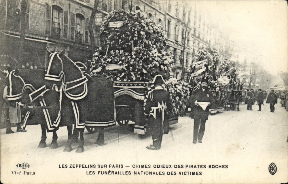 Die Zeppeline über Paris — Die abscheulichen Verbrechen der deutschen Piraten — Die nationale Trauerfeier für die Opfer — Visé Paris - Vorderseite
