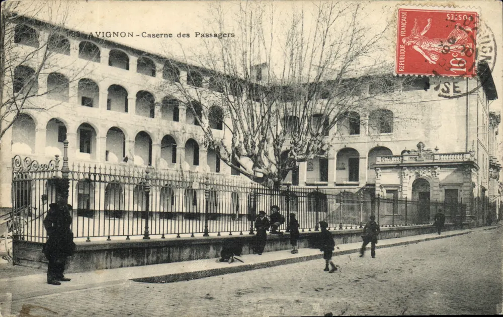Avignon - Caserne dos Passageiros — 1883 — editor não visível - Frente