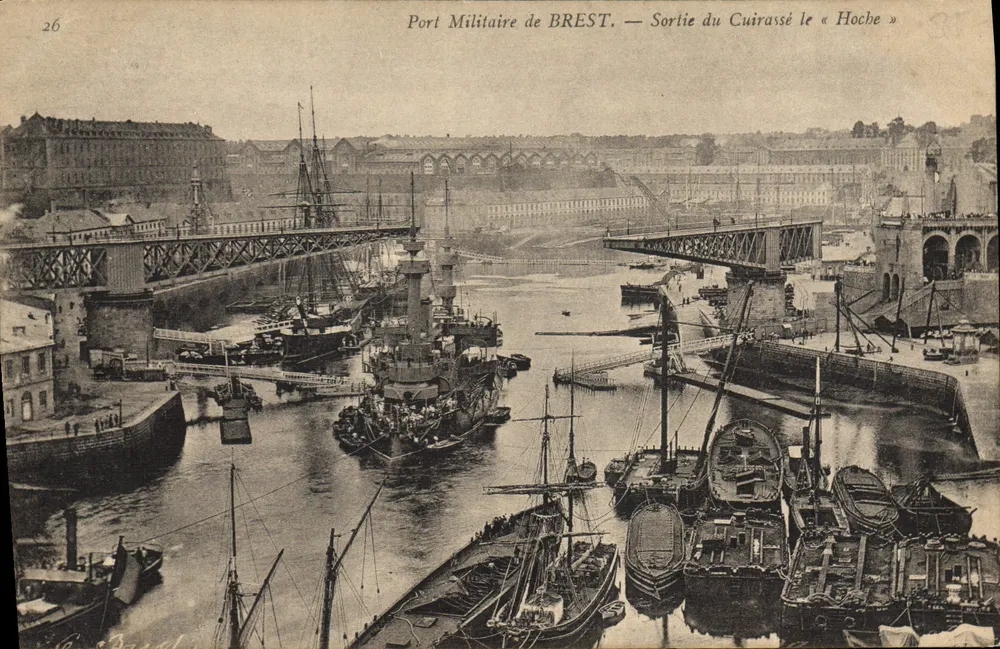 Militärhafen von BREST — Abfahrt des Schlachtschiffes « Hoche » — Verlag: B. Bréal, n° 26 - Vorderseite