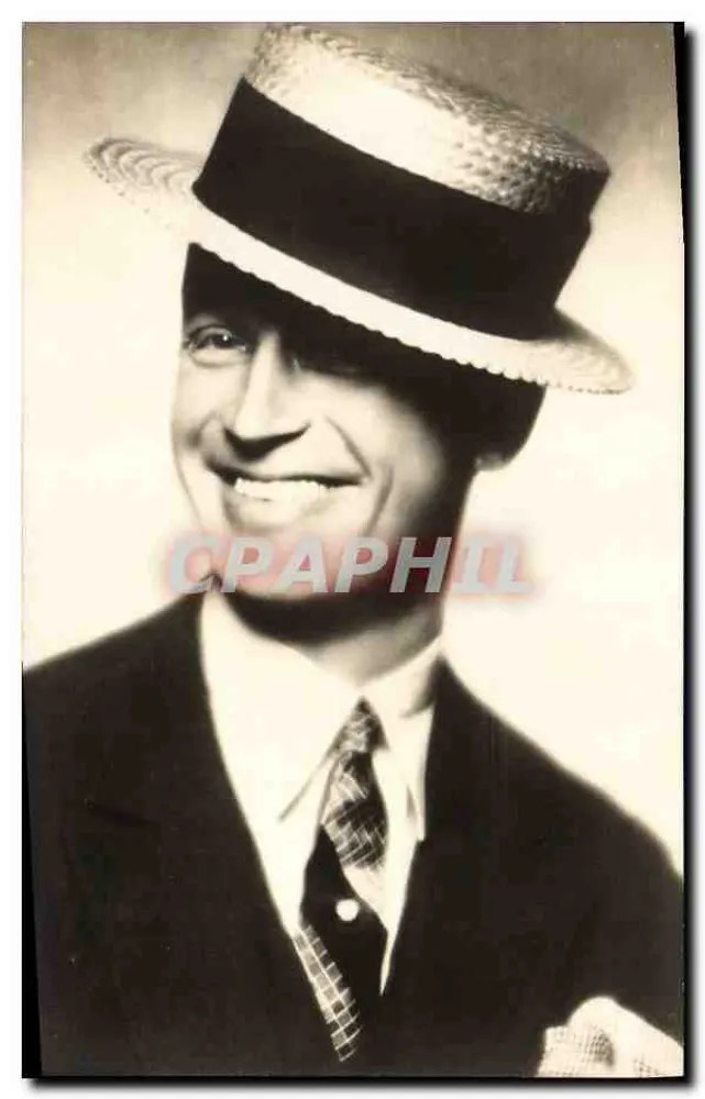 Retrato de homem sorridente — chapéu de palha com faixa preta — sem editor ou número visível - Frente