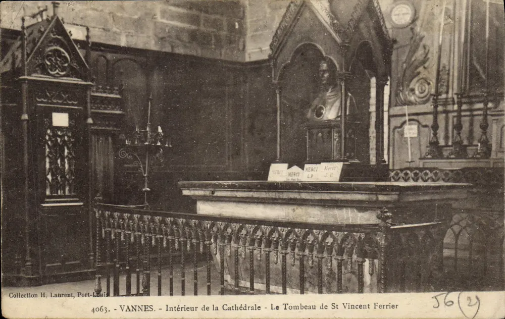 VANNES - Innenansicht der Kathedrale - Das Grab von St. Vincent Ferrier - Vorderseite