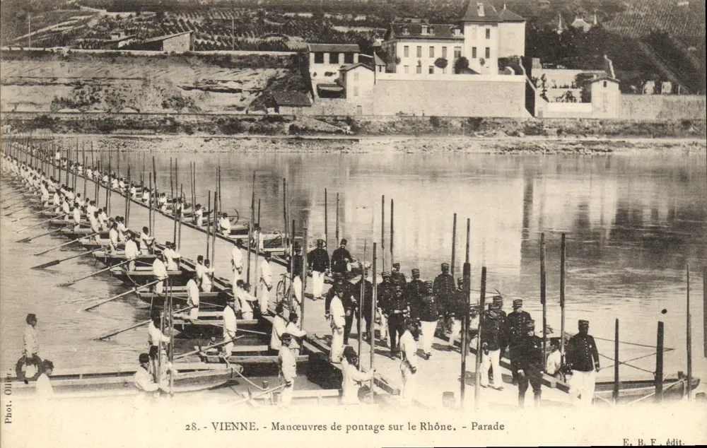 Brückenbau-Manöver auf dem Rhône — Parade — Vienne — Verlag E. B. F. - Vorderseite