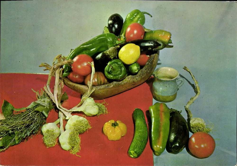 Natureza morta de legumes — receita de ratatouille nissena — Publistar Marseille - Frente