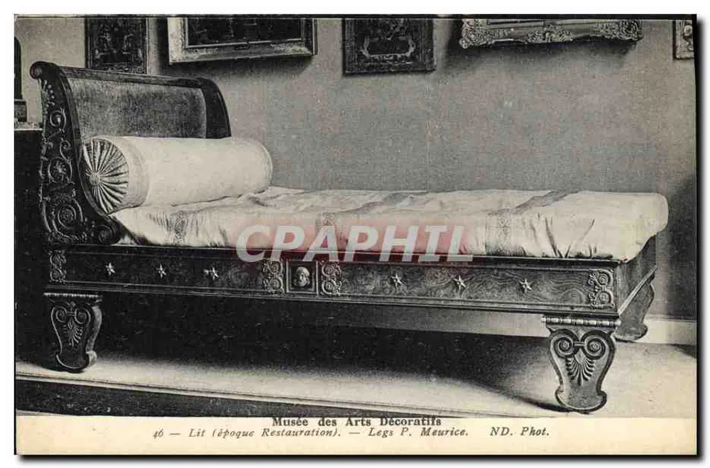 Cama da época da Restauração — Museu dos Artes Decorativas — Doação P. Meurice - Frente