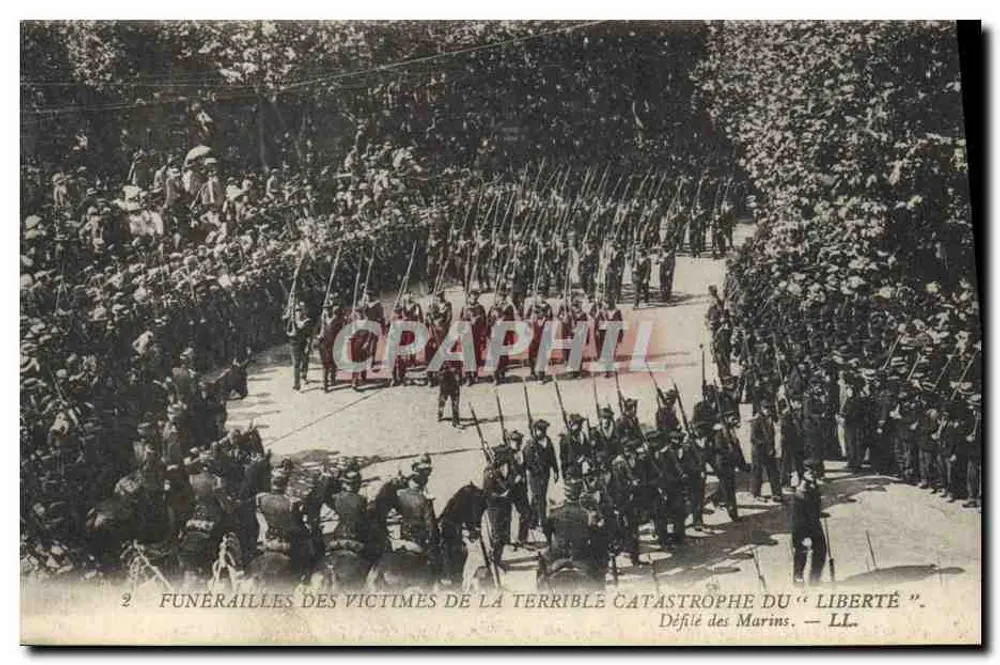 Trauerfeier für die Opfer des schrecklichen Unglücks des "Liberté" — Parade der Matrosen — LL. - Vorderseite
