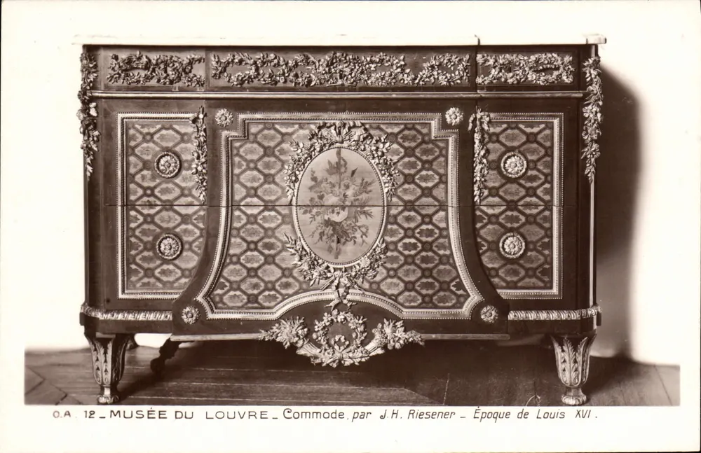 Museu do Louvre — Secretária por J.H. Riesener — Época de Luís XVI - Frente