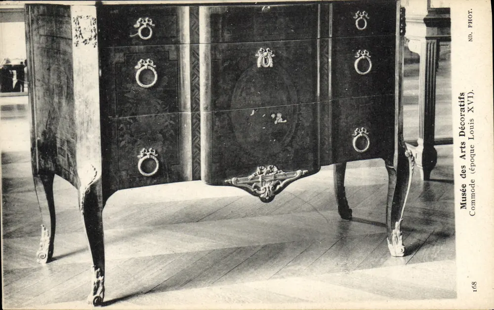 Commode Louis XVI — Musée des Arts Décoratifs — Neuf duin Frères, Paris - Frente