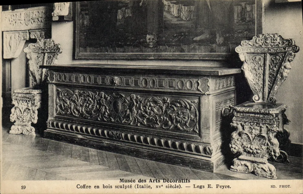 Musée des Arts Décoratifs — Geschnitztes Holzkästchen (Italien, 15. Jahrhundert) — Erbe E. Peyre - Vorderseite