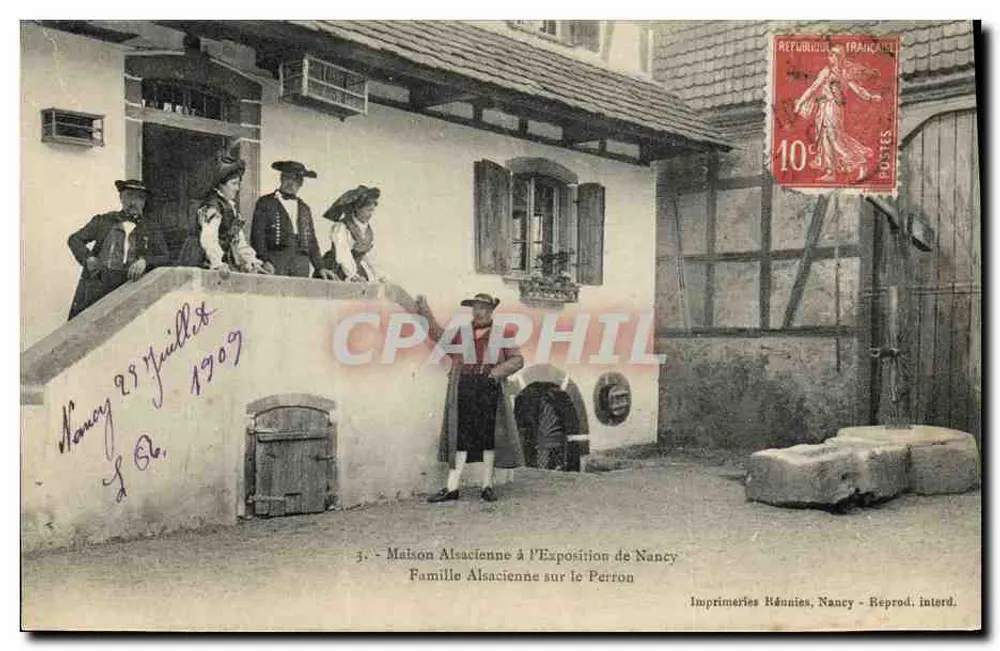 Alsatische Wohnung auf der Nancy-Ausstellung — Alsatische Familie am Vorbau — Imprimeries Réunies, Nancy - Reprod. interd. - Vorderseite