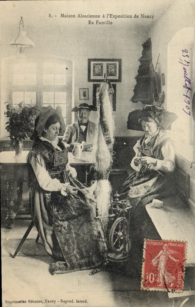 Alsatische Wohnung auf der Nancy-Ausstellung — In der Familie — Imprimeries Réunies, Nancy - Reproduktion verboten - Vorderseite