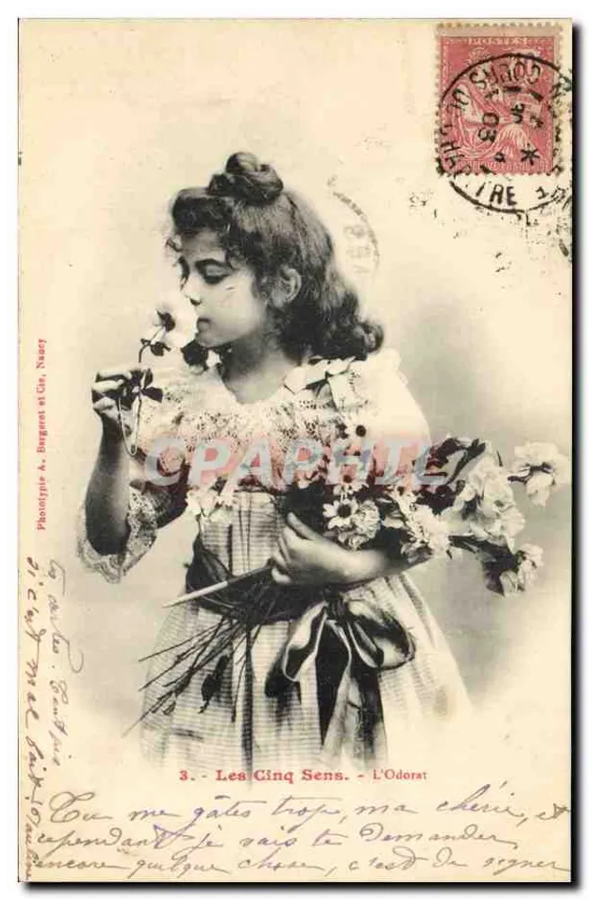 Mädchen, das eine Blume riecht — Die Fünf Sinne. — Phototypie A. Burgeret et Cie, Nancy - Vorderseite
