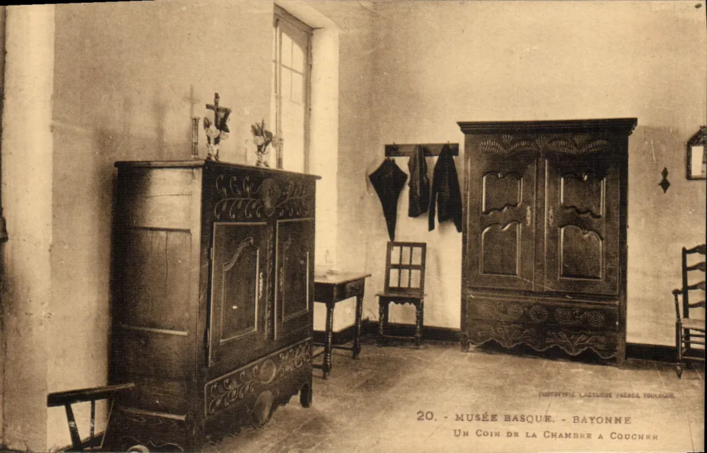 Basque Museum - Bayonne — Ein Eckbereich des Schlafzimmers — Phototypie Labouche Frères, Toulouse - Vorderseite