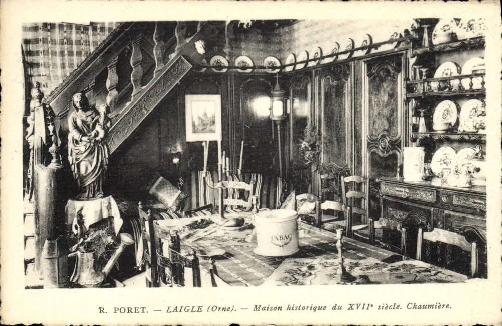 Laigle (Orne) — Casa histórica do século XVII. Chaumière. - Frente