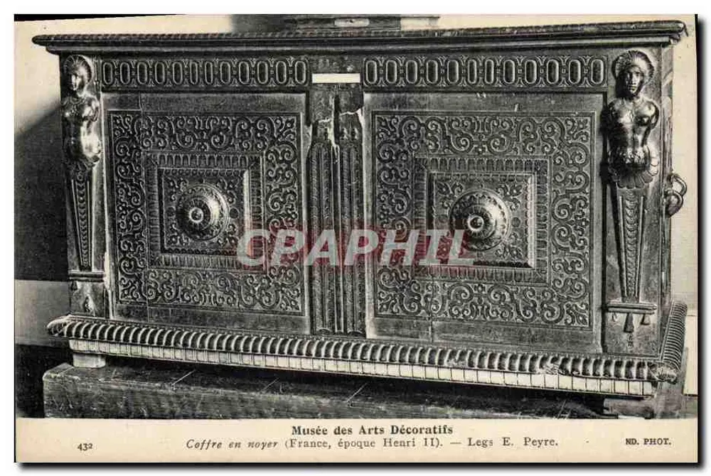 Caixa de noz — Museu dos Artes Decorativas — Legado E. Peyre - Frente
