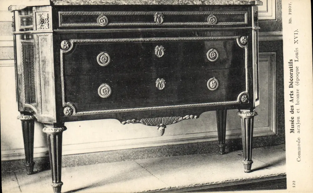 Kommode im Stil Louis XVI — Louis XVI-Zeit — Musée des Arts Décoratifs — Nr. 122 - Vorderseite