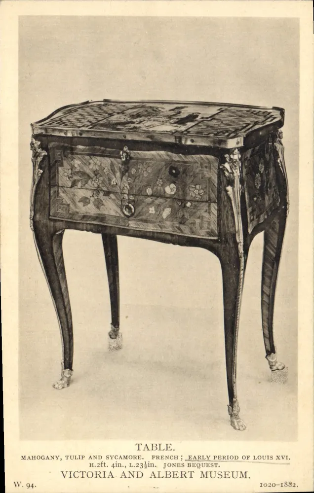 Mesa — Carvalho, Tulipa e Freixo, Francesa; Período Inicial de Luís XVI — Museu Victoria and Albert, Doação de Jones - Frente